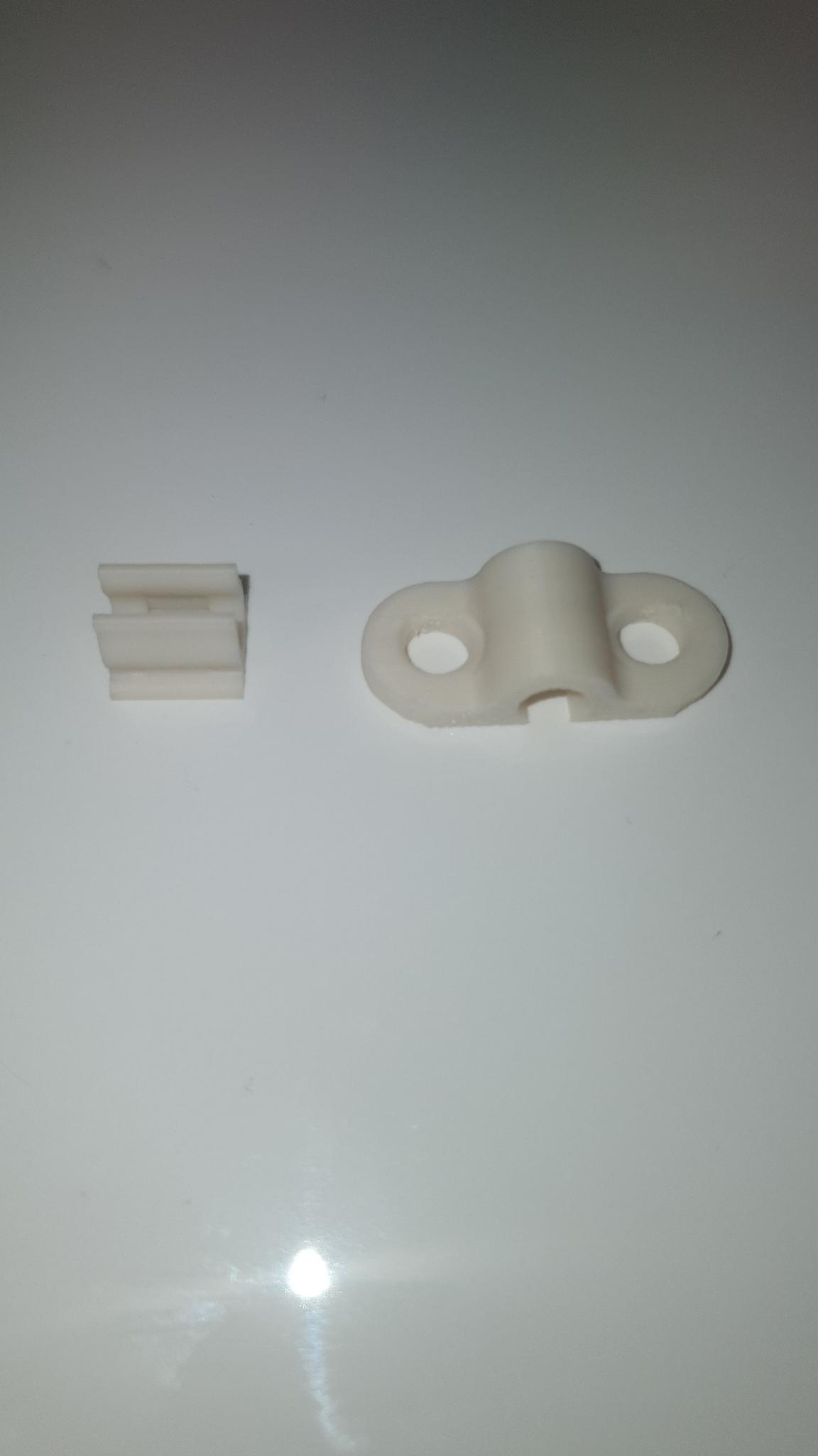 Attaches barre capot Renault 4L – Fixation origine OEM 7703079188